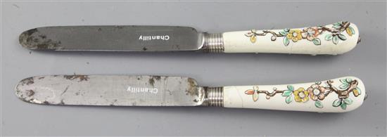 Two Chantilly porcelain pistol handled knives, c.1735-45, 21,7cm, cracked